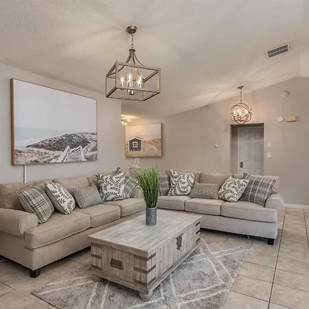 King Bed Suite, Fireside Hot Tub, Gameroom